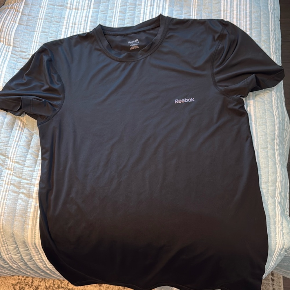 Men’s Reebok dry fit short sleeve shirt size XL